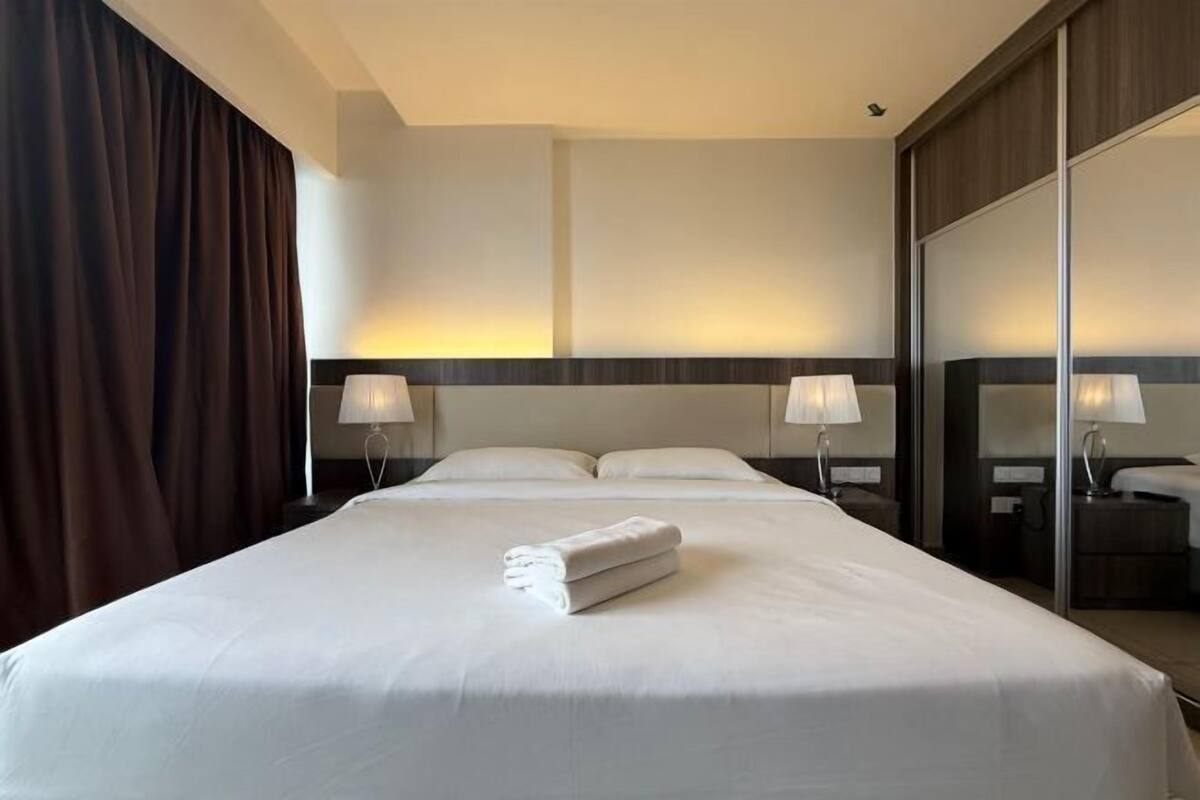 Minibar, in-room safe, desk, laptop workspace