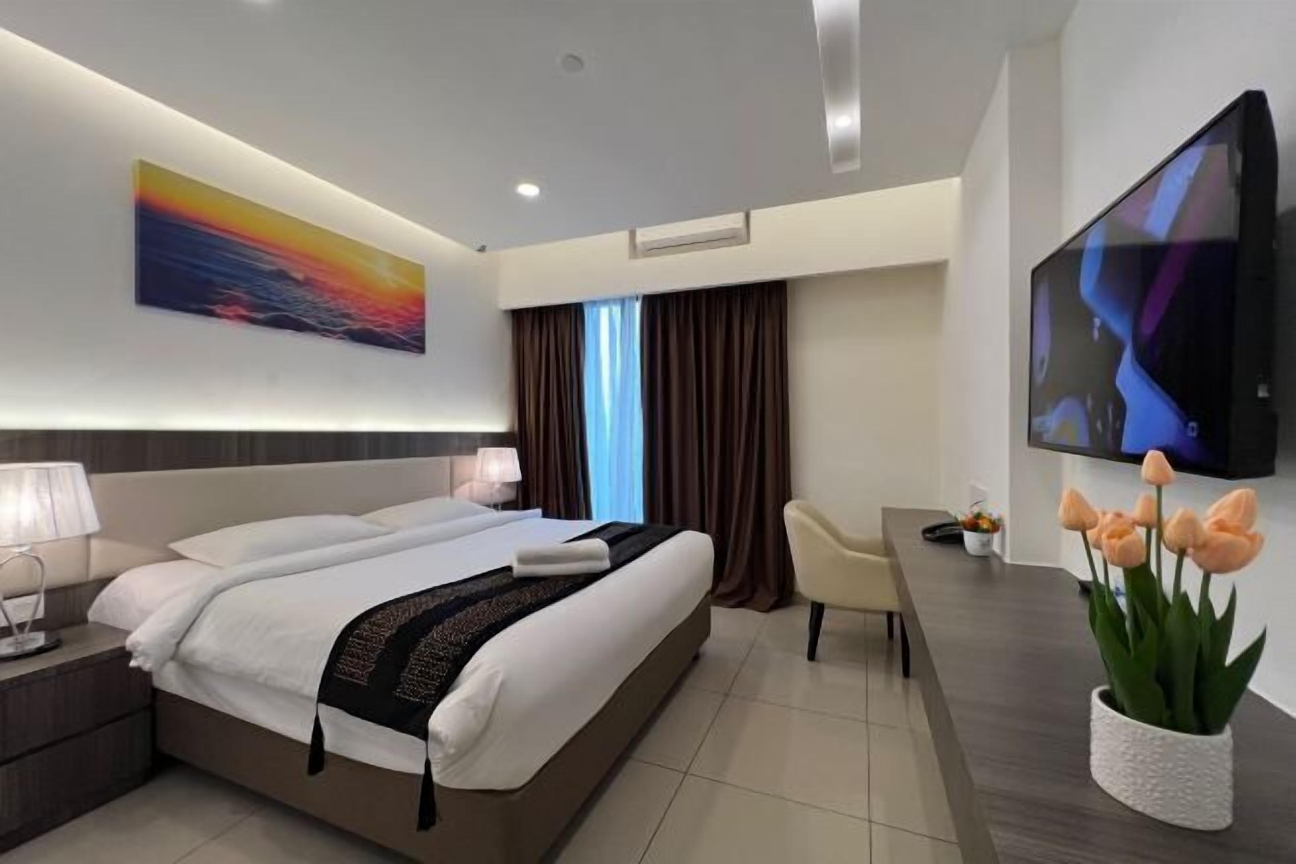 Minibar, in-room safe, desk, laptop workspace