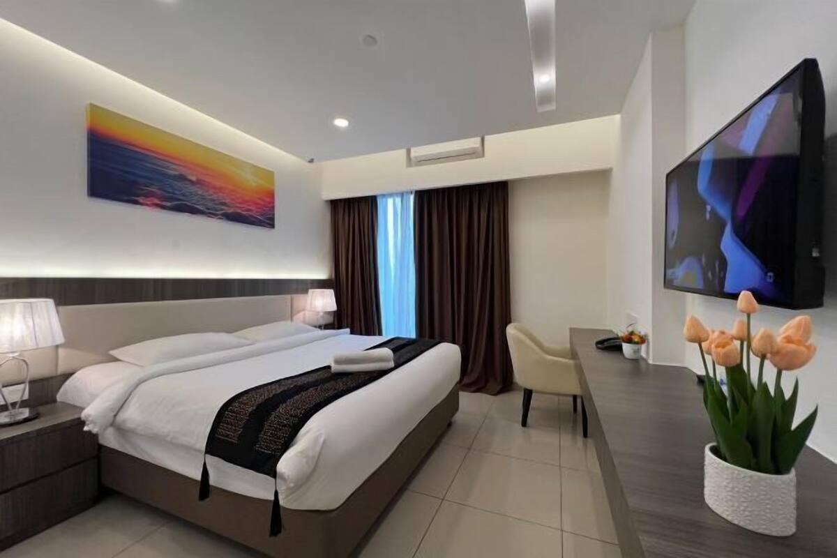 Minibar, in-room safe, desk, laptop workspace