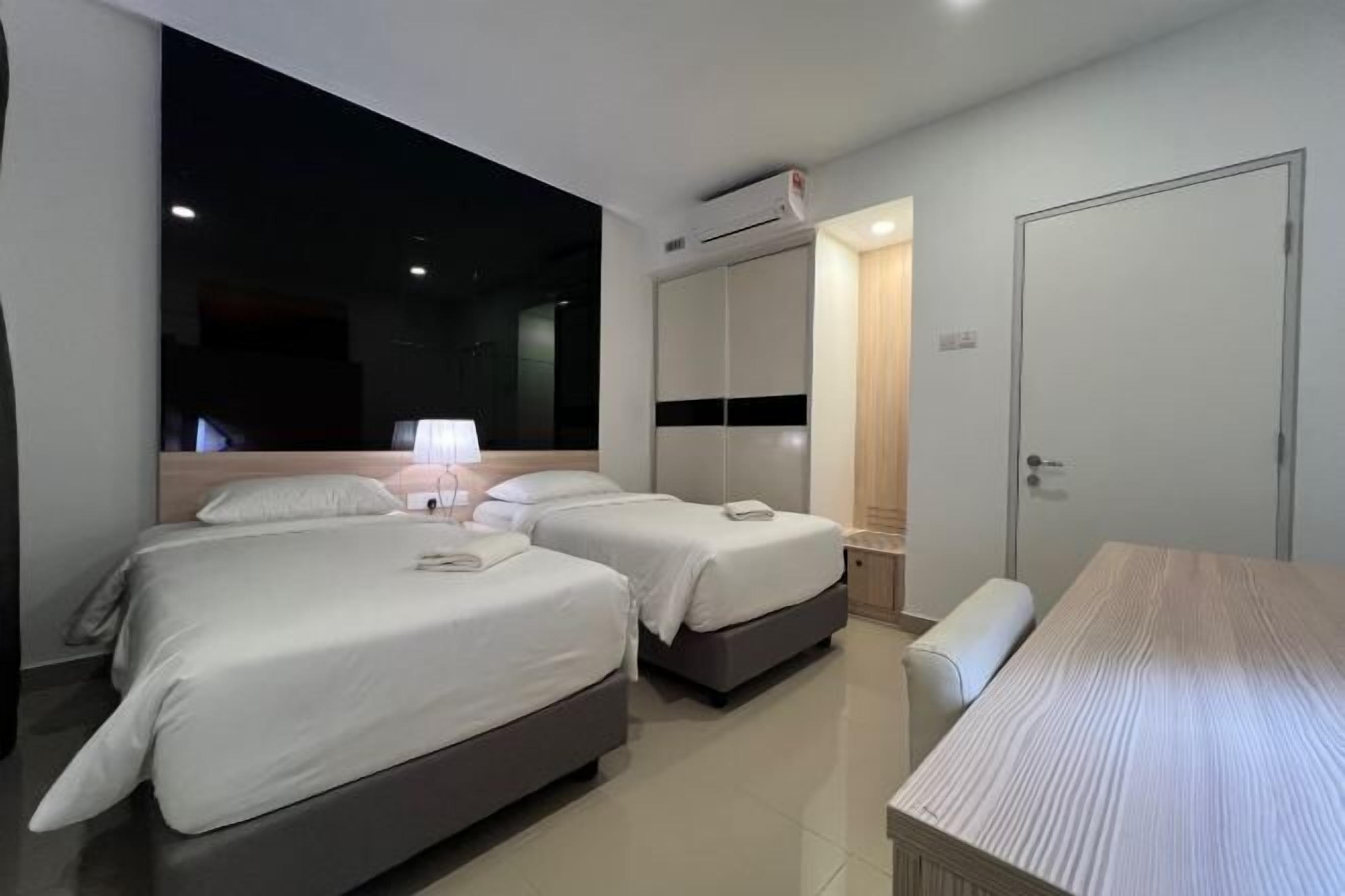 Minibar, in-room safe, desk, laptop workspace