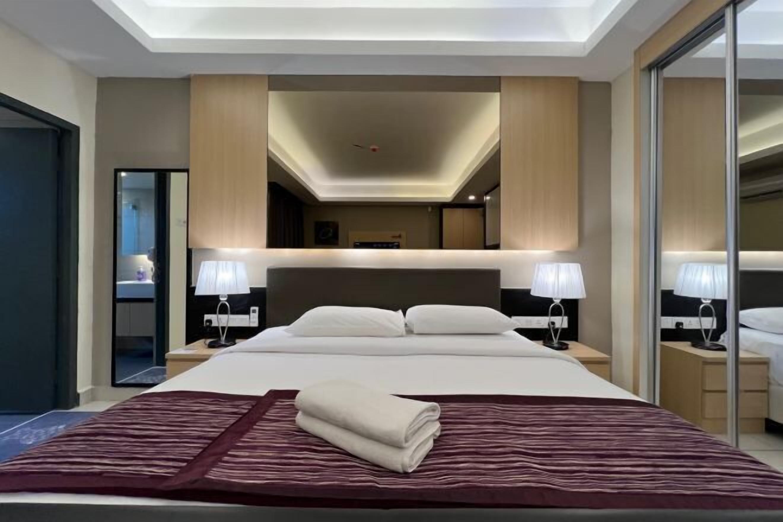 Minibar, in-room safe, desk, laptop workspace