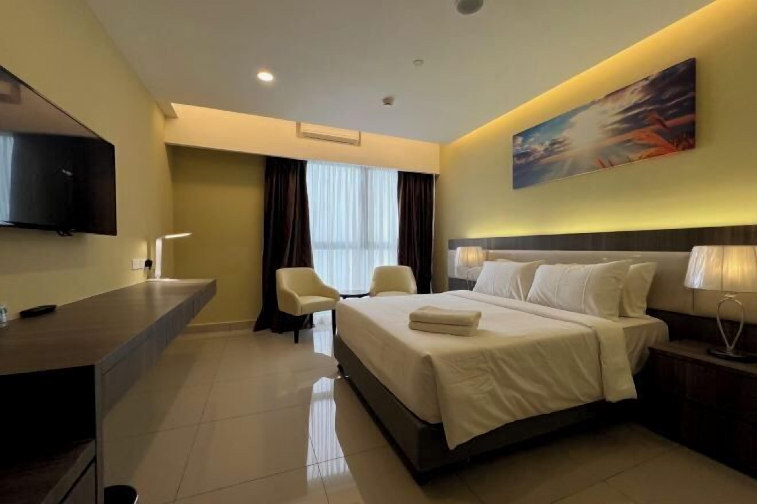 Minibar, in-room safe, desk, laptop workspace