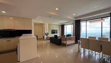 3 Bedroom - Premium | Living area