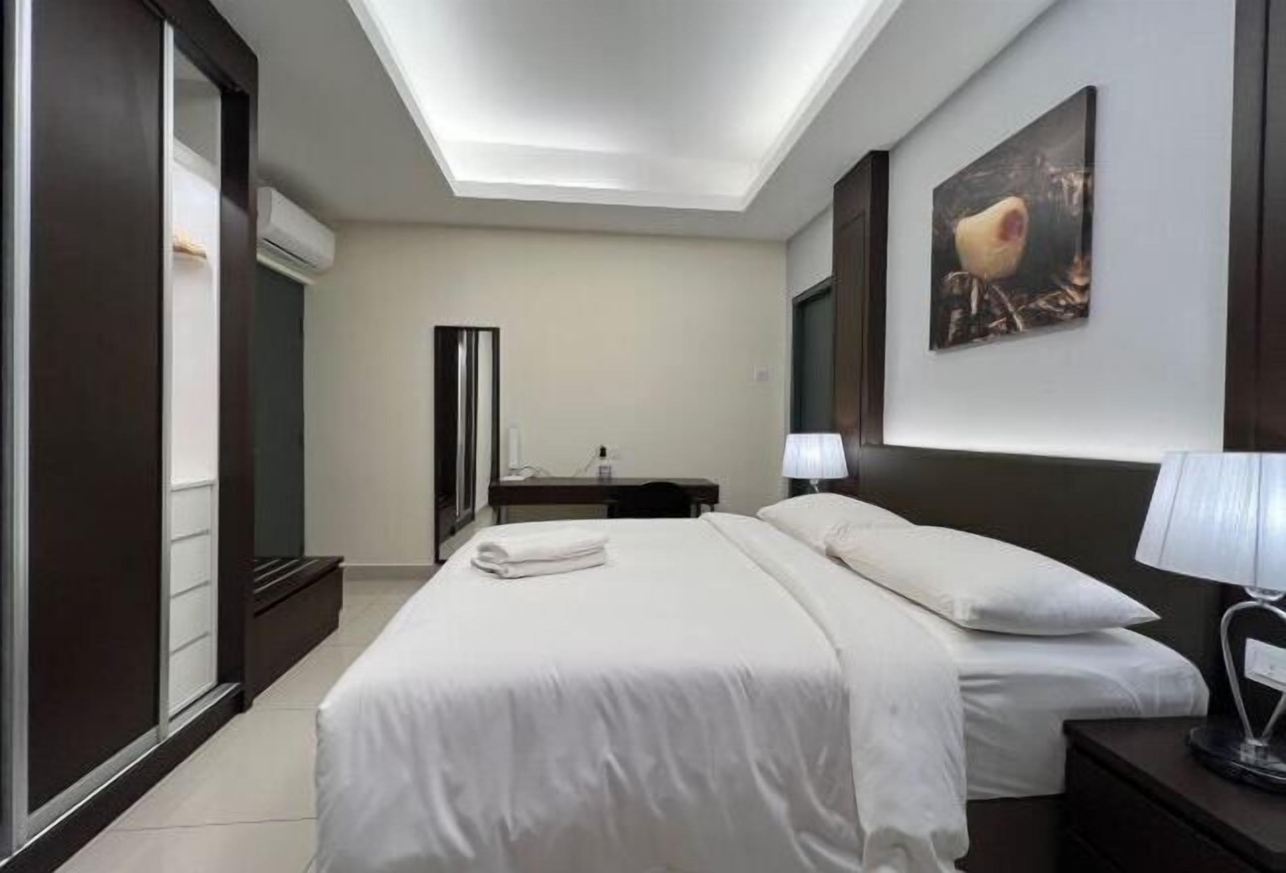 Minibar, in-room safe, desk, laptop workspace