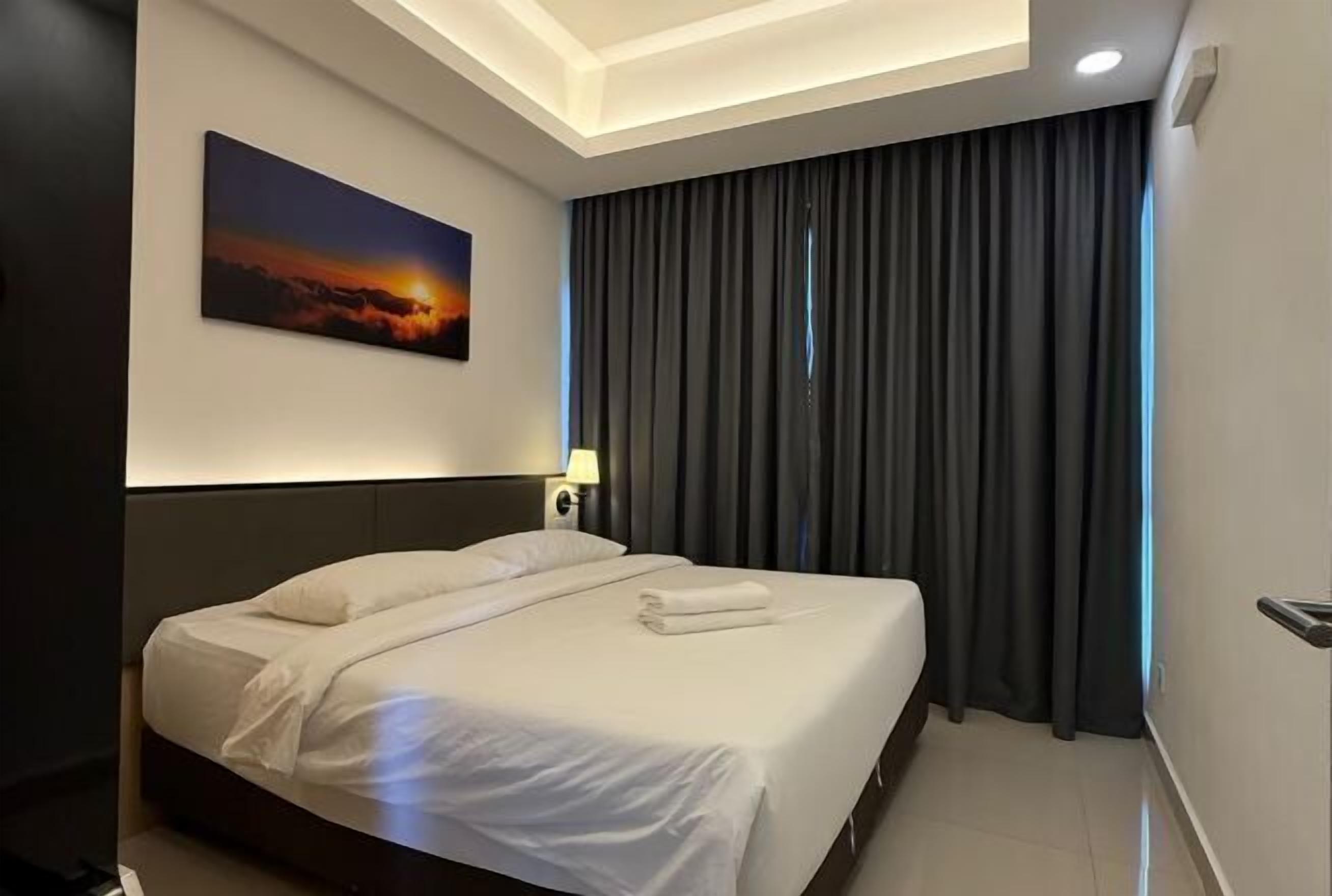 Minibar, in-room safe, desk, laptop workspace