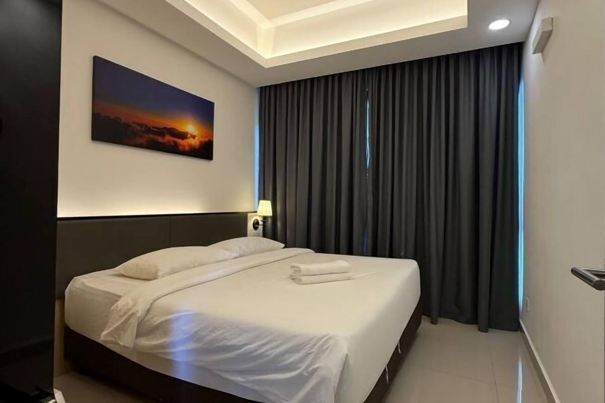 Minibar, in-room safe, desk, laptop workspace