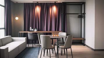 1 bedroom, in-room safe, desk, free WiFi