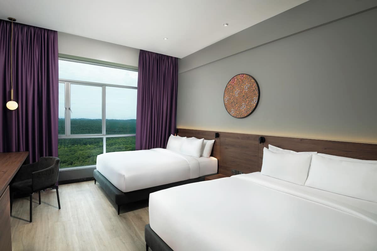 Deluxe kamer (Forest View) | 1 slaapkamer, een kluis op de kamer, een bureau, gratis wifi