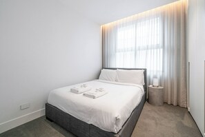 2 chambres, bureau, fer et planche à repasser, accès au Wi-Fi (inclus)