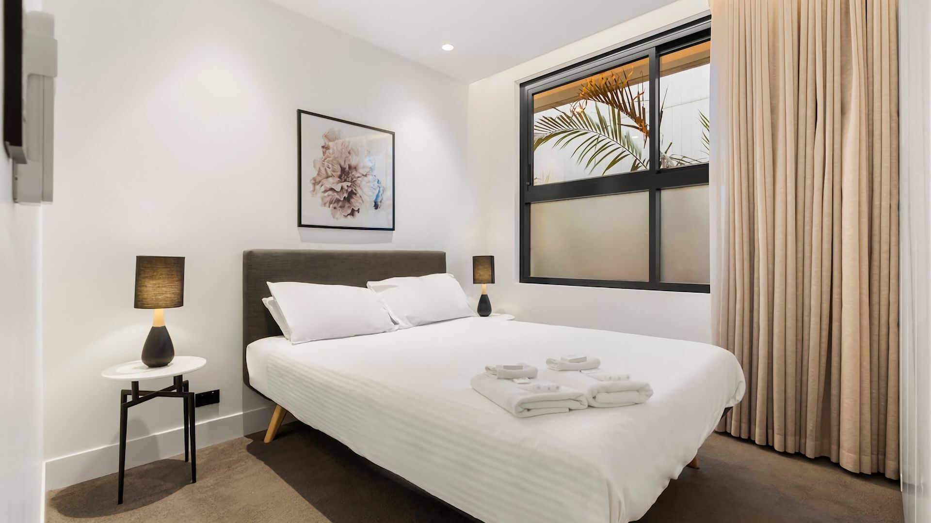 2 bedrooms, iron/ironing board, WiFi (free)
