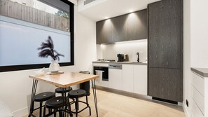 Coffee/tea maker, fridge, microwave, oven - Modern 1BR Abode w Courtyard Steps to the Beach (Coogee)