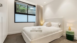1 habitación, tabla de planchar con plancha, wifi gratis y ropa de cama