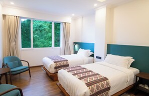 Habitación Deluxe con 2 camas individuales | 1 habitación, escritorio y insonorización