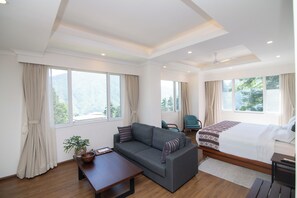 Suite | Hypo-allergenic bedding, minibar, desk, soundproofing - Bhutan Peaceful Residency and Spa (Thimphu)