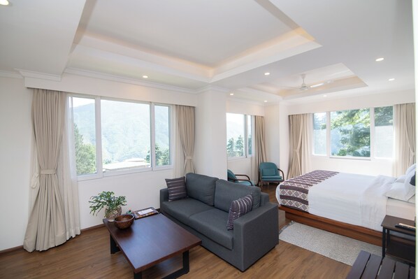 Suite | Hypo-allergenic bedding, minibar, desk, soundproofing - Bhutan Peaceful Residency and Spa (Thimphu)