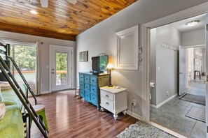 6 Schlafzimmer, Schreibtisch, Bügeleisen/Bügelbrett, kostenloses WLAN