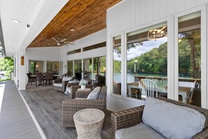 Outdoor dining - Lakefront Spacious Home w/dock (Seneca)