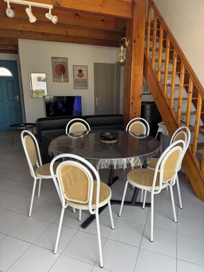 Dining - Vacation home 300 m from the sea St Denis D'oleron (Saint-Denis-d'Oléron)