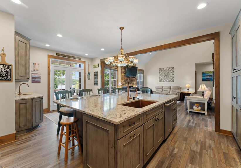 Lake Views With Firepit & Dock Access | Spacious Waterfront Home By Avantstay - Statesville, NC