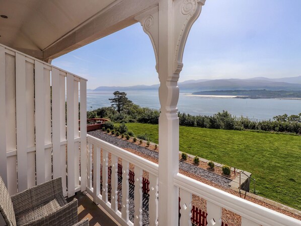 Property grounds - Menai View (Menai Bridge)