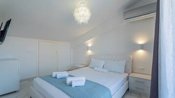 3 bedrooms, travel crib, WiFi, bed sheets