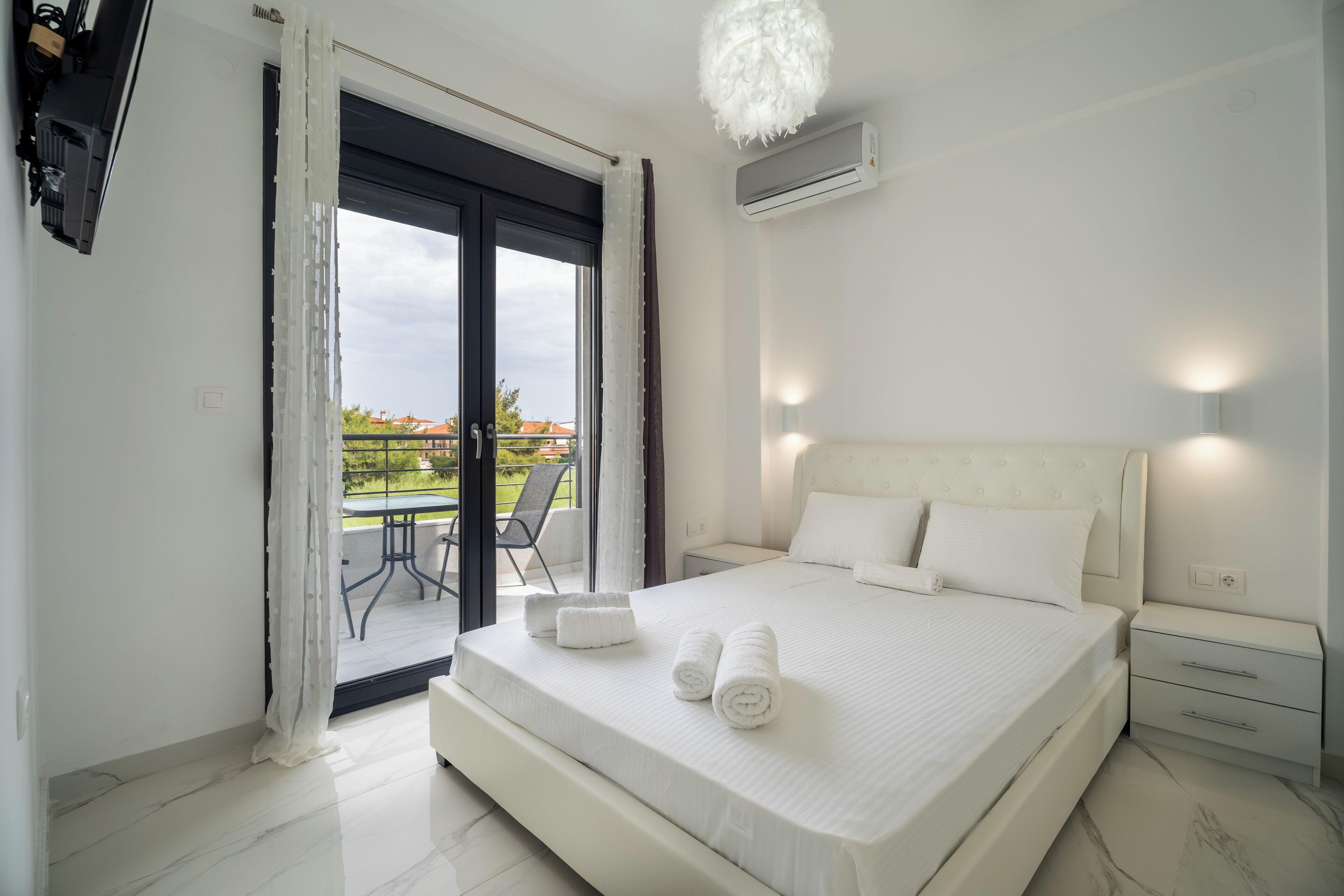 3 bedrooms, travel crib, WiFi, bed sheets