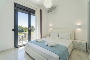 3 bedrooms, travel crib, WiFi, bed sheets