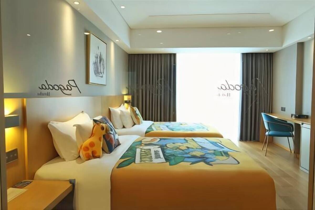 1 phòng ngủ, két bảo mật tại phòng, bàn, bộ trải giường