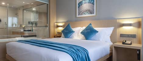 Classic Double Room | In-room safe, desk, bed sheets