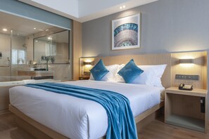 Classic Double Room | In-room safe, desk, bed sheets - Pagoda Hotel Shanghai Baixia (Shanghai)