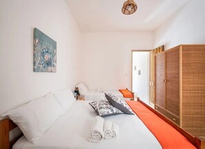 2 Schlafzimmer, Bügeleisen/Bügelbrett
