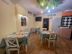 Zimmer, 1 Schlafzimmer, Stadtblick | Speisen