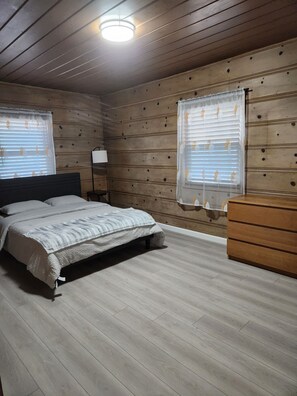 3 habitaciones, tabla de planchar con plancha, wifi y ropa de cama 