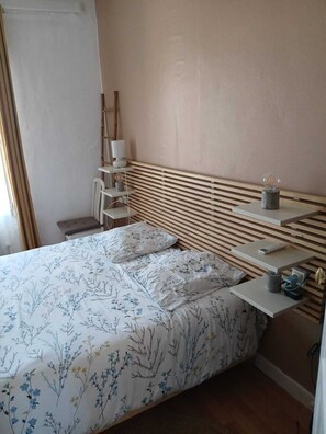 3 slaapkamers, een strijkplank/strijkijzer, wifi, beddengoed