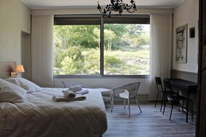 9 bedrooms, free WiFi, bed sheets, wheelchair access