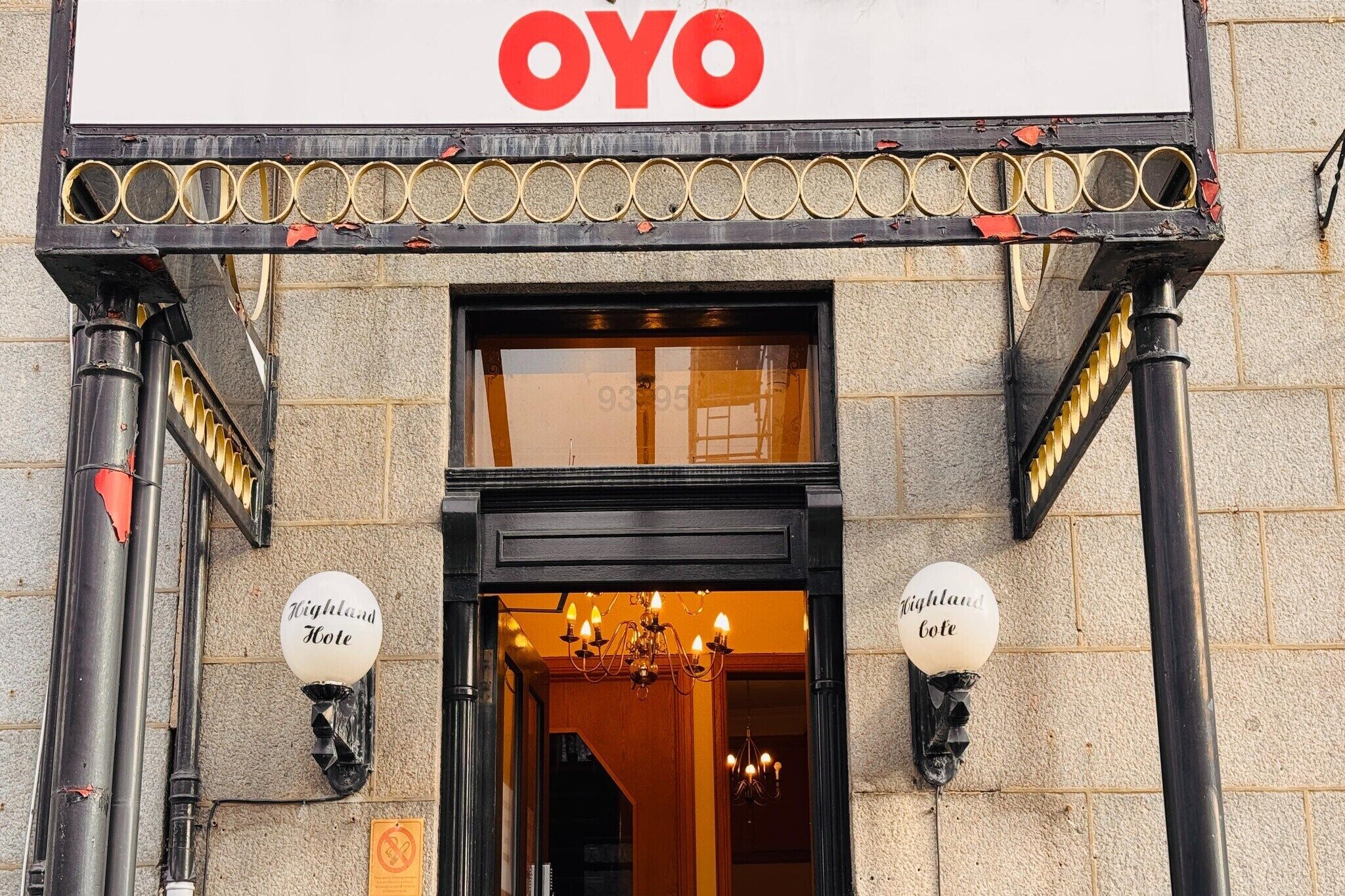 تفاصيل الفندق من الخارج