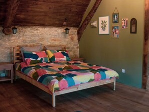 1 soveværelse, skrivebord, strygejern/strygebræt, weekendseng