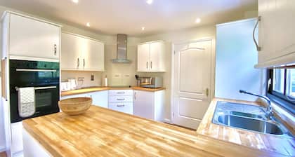 Villa-Groß-Eigenes Badezimmer-Gartenblick