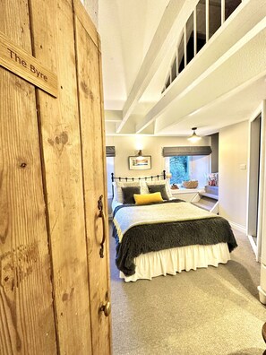 3 bedrooms, iron/ironing board, travel cot, Internet