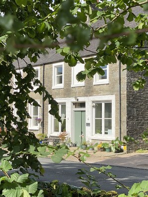 Exterior - Beautiful Victorian Flat - 2 Bedrooms Sleeping 4 in the Heart of the Magical Kilmartin Glen (Kilmartin)