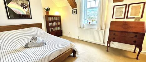 2 bedrooms, iron/ironing board, travel cot, free WiFi