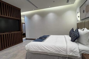 1 bedroom, desk, free WiFi, bed sheets