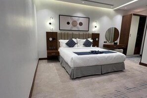 1 habitación, escritorio, wifi gratis y ropa de cama