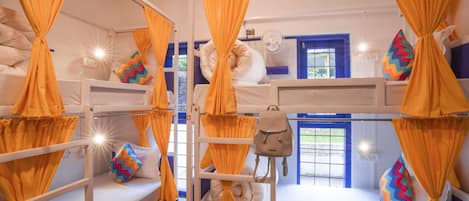 Phòng tập thể tiện nghi đơn giản, phòng tập thể nam và nữ, phòng tắm riêng | Truy cập Internet không dây miễn phí