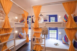 Bed in 6 Bed Mixed Dormitory Room with Ensuite Bathroom