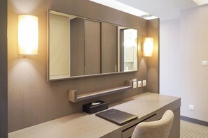 Bureau, chambres insonorisées, Wi-Fi gratuit, draps fournis