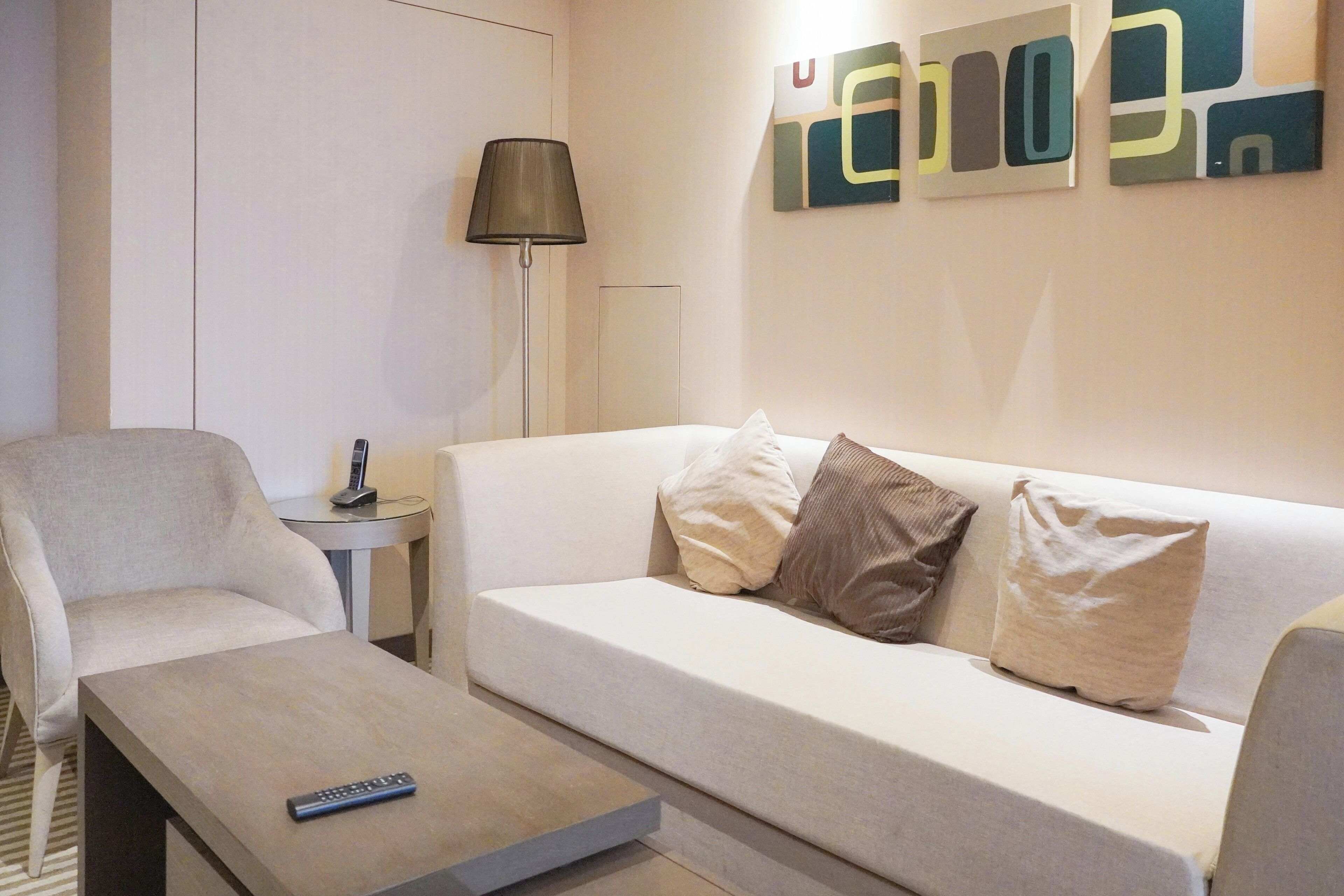 エクスクルーシブ 4 人部屋 | デスク、 防音設備、WiFi (無料)、ベッドシーツ
