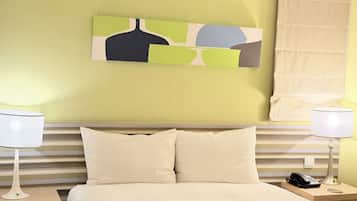 Quarto solteiro econômico | Escrivaninha, quartos à prova de som, Wi-Fi de cortesia, roupa de cama