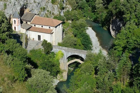 Exterior. Villa Aurea Room's & More