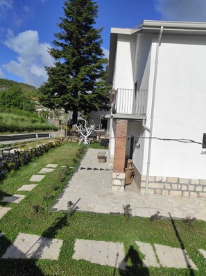 Property grounds - Villa Aurea Room's & More (Papasidero)